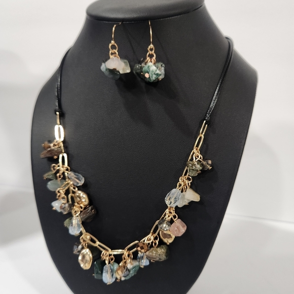 NWT Gold Tone Semi-Precious Necklace Set - Picture 2 of 5